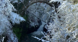 Şalpazarı’nda Zeyneloğulları Köprüsü ve Şelalesi Görenleri Büyülüyor