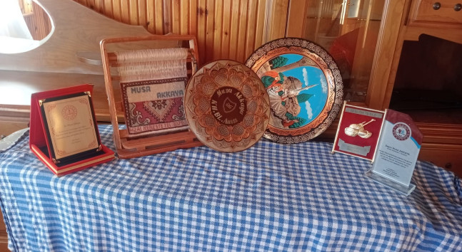 Marangoz Ustası Geyikli’de Ahşaba Hayat Veriyor