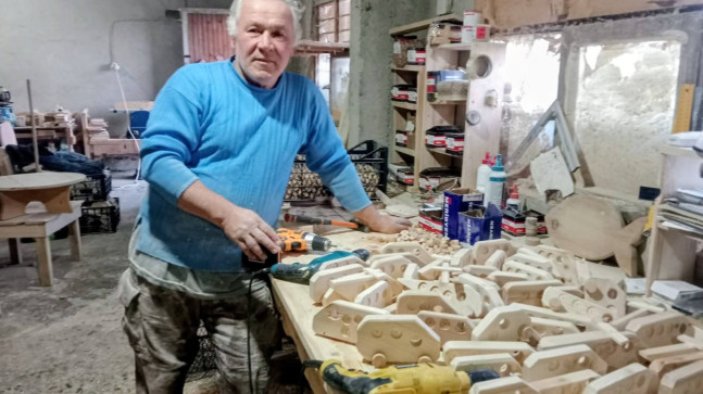 GAZZELİ ÇOCUKLAR İÇİN AHŞABA HAYAT VERİYOR .!